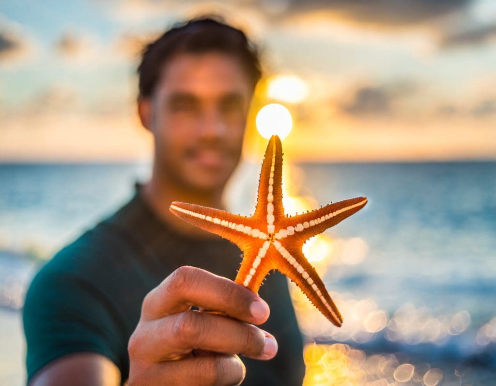 Man holding a starfish